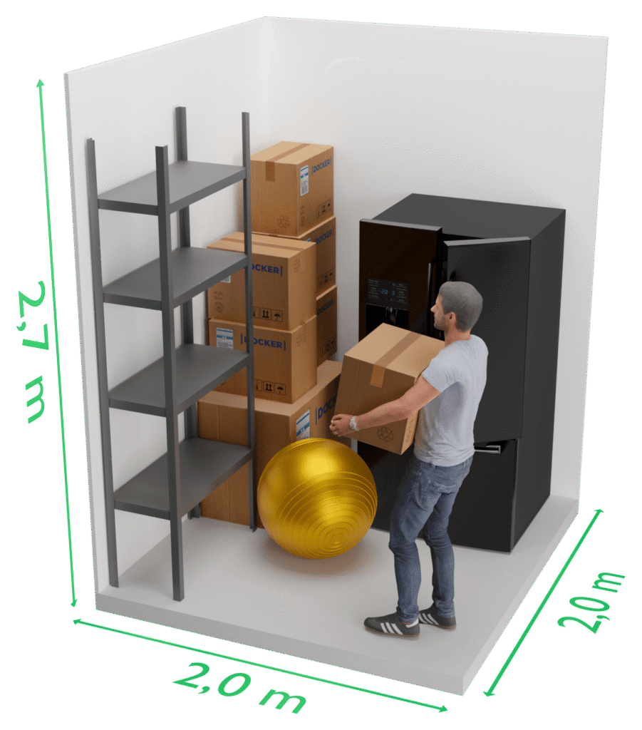 Hombre organizando cajas en habitación.